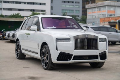 Cận cảnh Rolls-Royce Cullinan Black Badge 2025 đầu tiên về Việt Nam