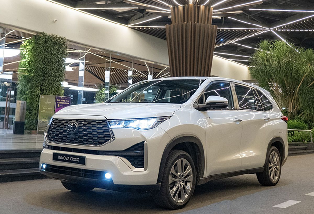 Đấu Limo Green, Toyota mang về Việt Nam xe Innova mới: Thiết kế không đổi nhưng giá rẻ hơn cả trăm triệu- Ảnh 5. Đấu Limo Green, Toyota mang về Việt Nam xe Innova mới: Thiết kế không đổi nhưng giá rẻ hơn cả trăm triệu- Ảnh 5.