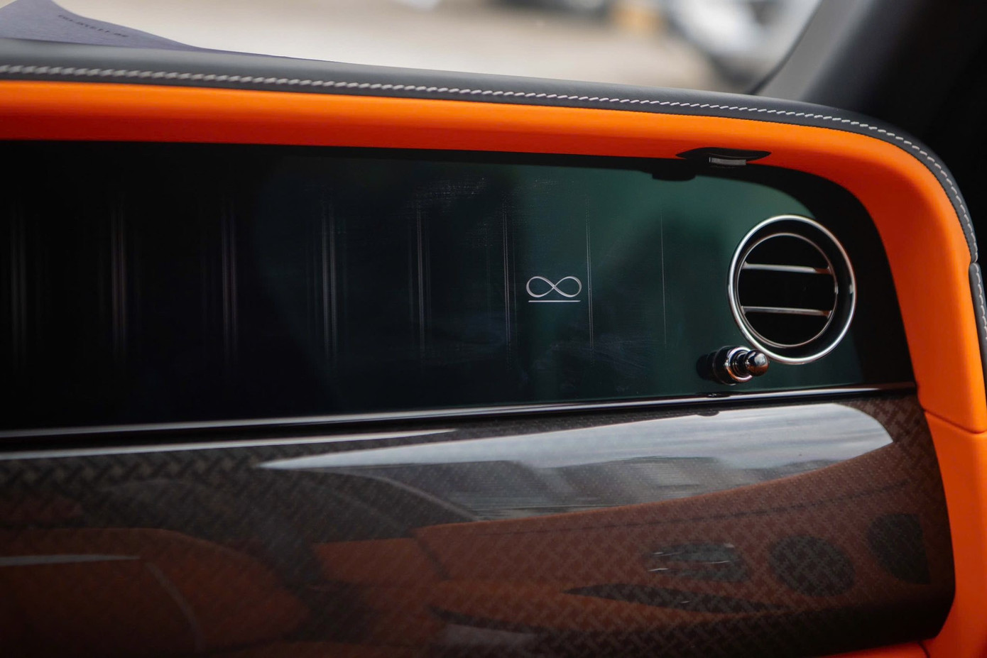 Cận cảnh Rolls-Royce Cullinan Black Badge 2025 đầu tiên về Việt Nam- Ảnh 13.