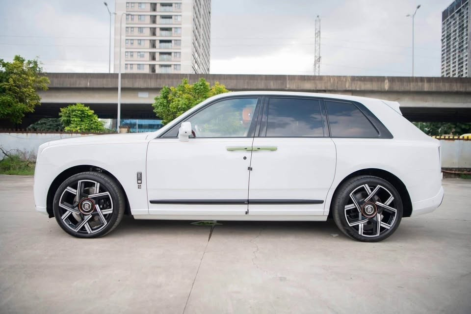 Cận cảnh Rolls-Royce Cullinan Black Badge 2025 đầu tiên về Việt Nam- Ảnh 7.